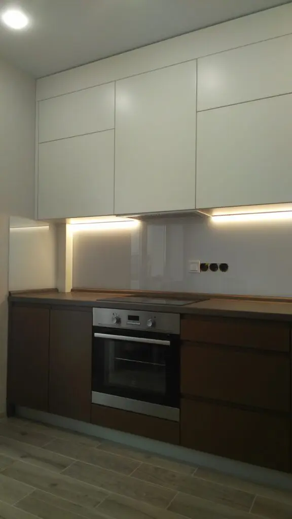 шафи с LED підсвічуванням