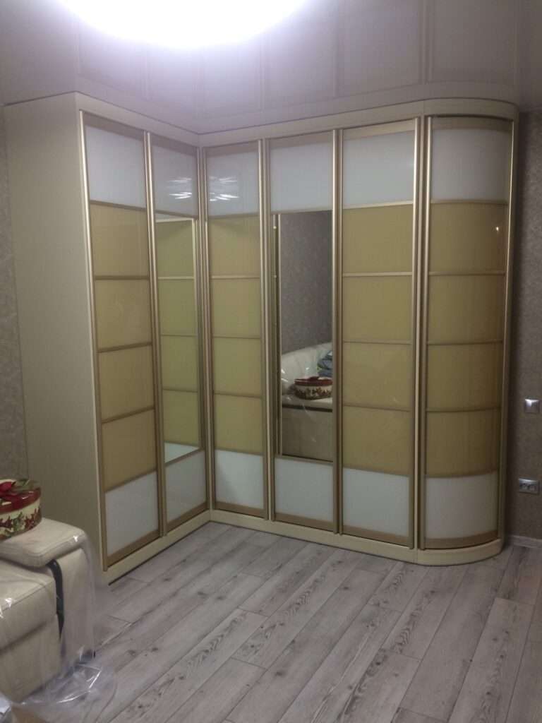 кутова шафа на замовлення